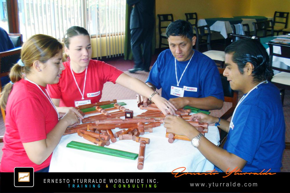 Taller de trabajo en equipo Nicaragua, metodología vivencial para alinear metas y responsabilidades.