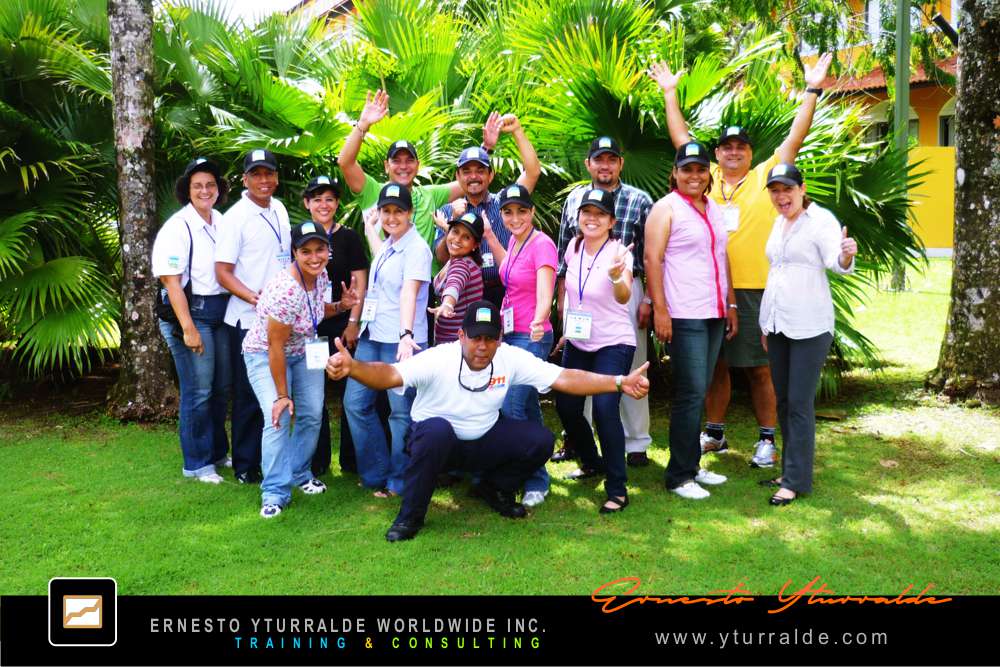 Dinámicas lúdicas en Nicaragua, integración de colaboradores con enfoque vivencial y reflexivo.